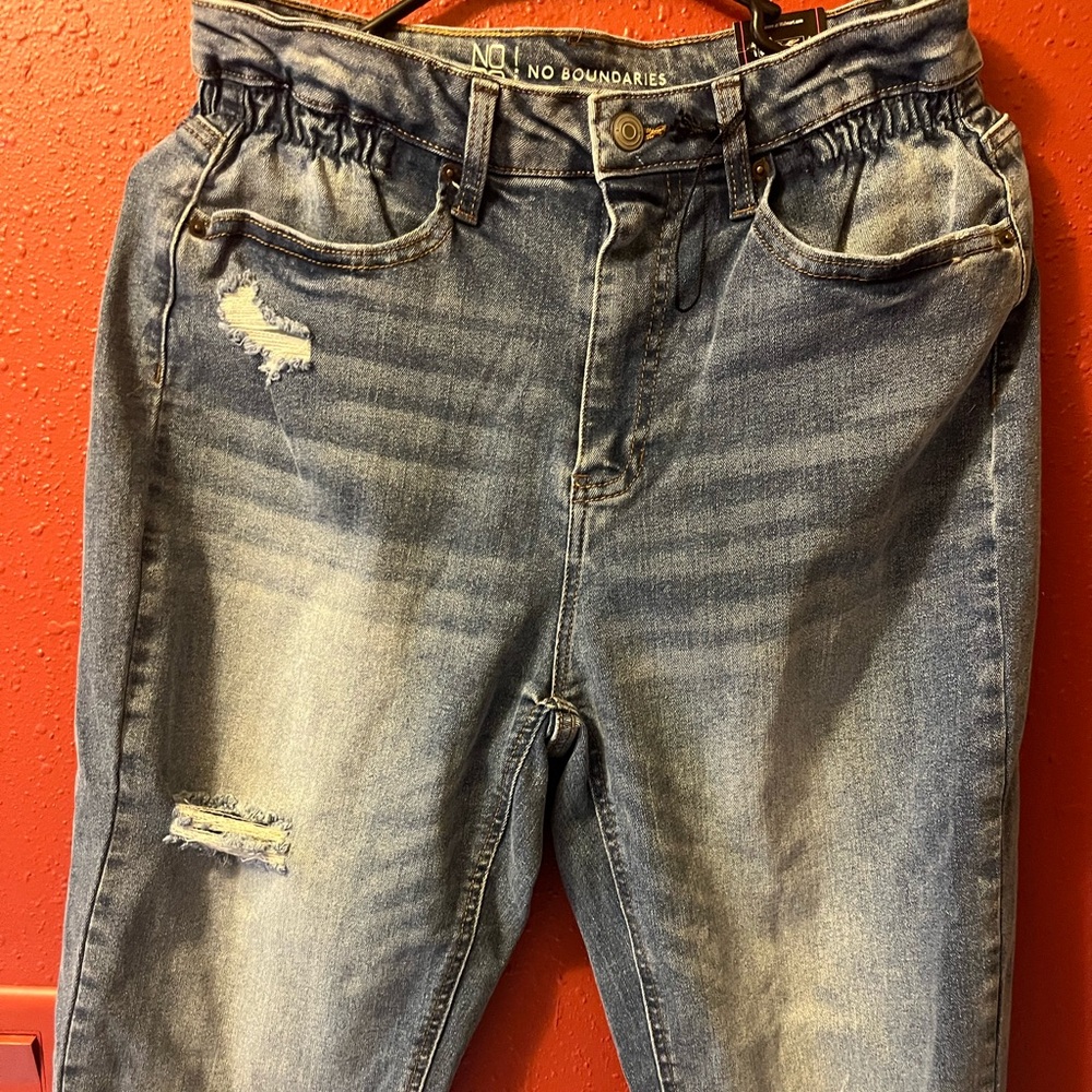 New NO BOUNDARIES Mom Jeans Size9